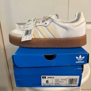 Meet your Posher, Evelyn